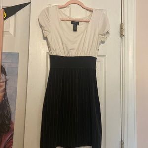 Formal businesswear black and white dress; Size M; Alyn Paige New York brand